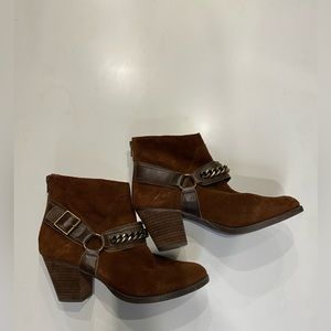 Reba Xanti Suede Bootie Sz 9